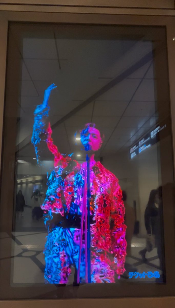 PINK288196's tweet image. 梅田阪急百貨店前のサイネージ
ケリーちゃんの広告動画💜💜💜
ここは人が縦横無尽に行き交う場所なので15秒弱の動画を撮るのも大変。私は3ターンで写真と動画撮れました☺️色んな広告ある中でいきなりケリーの世界観ドーーンきてめちゃくちゃカッコ良い！！
#NEWCHAPTER
#ꓸENDRECHERIꓸ  #堂本剛