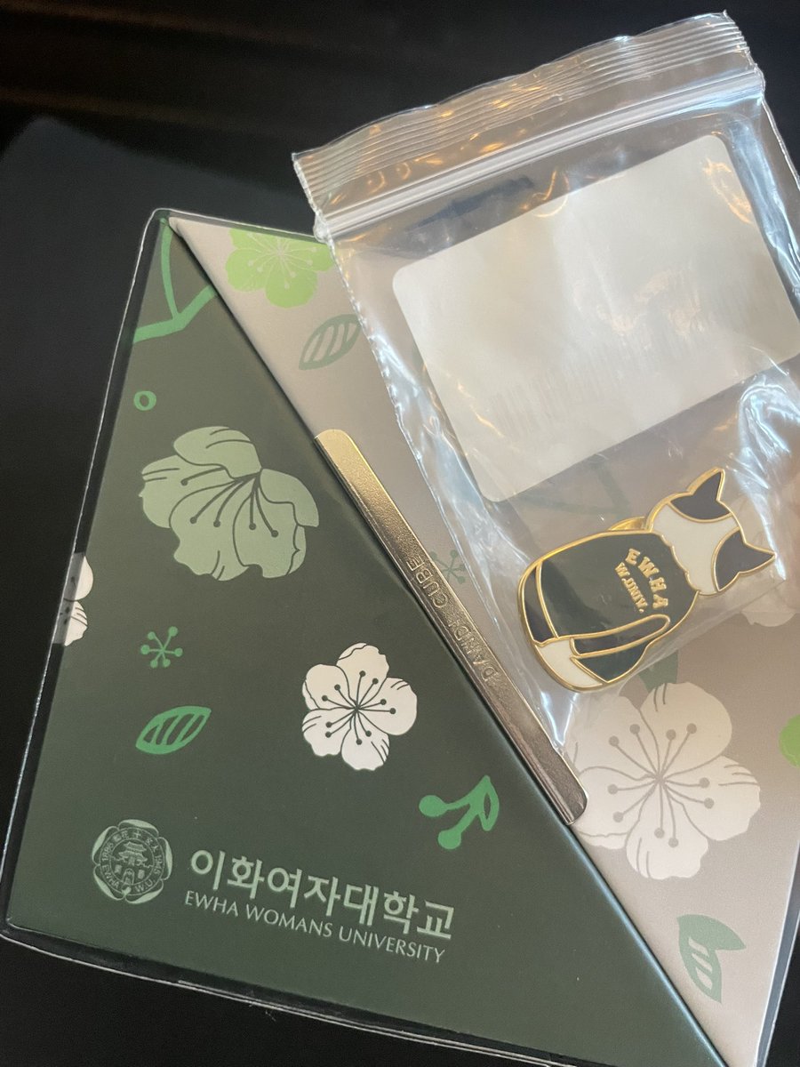 flqmdi's tweet photo. 퀴즈랑 빙고로 상품 받앗어요
이건 단순이 나랑 이화가 운명이라는뜻이겟지 https://t.co/b36NmHhW4g