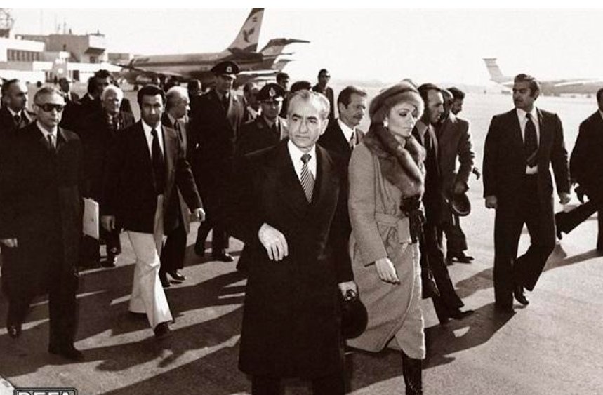 میگن پهلوی وطن دوست بود . نه عزیزم ؛ وطن دوست اونی هست که وقت خطر می ایسته، نه اونی که شمش طلا میریزه تو چمدون و در میره.

#خاندان_خیانت
#تاج_انگلیسی
