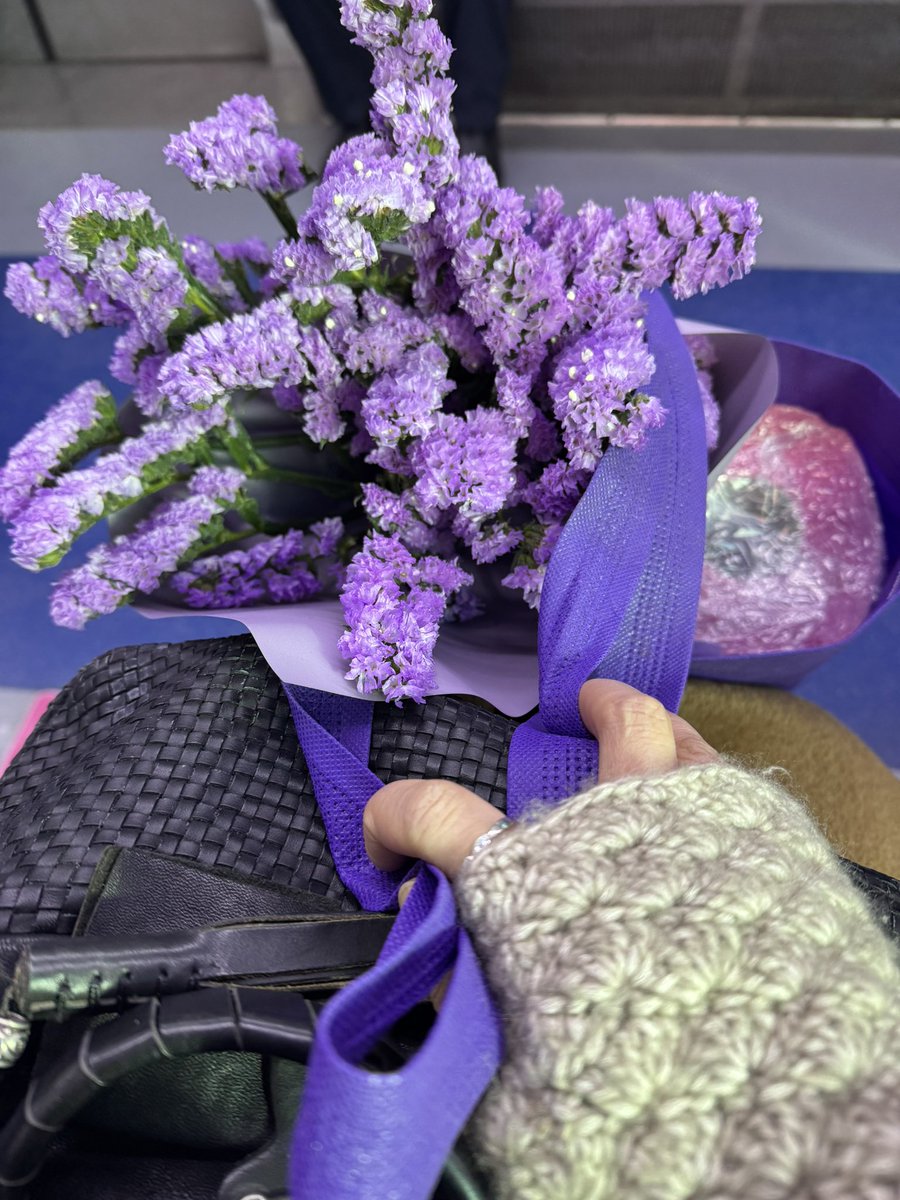 국화 <a href="/see100479/">국화천사♡𝐀𝐑𝐈𝐑𝐀𝐍𝐆♡🌻🌻♡</a> 덕분에 손은 늘 따뜻하게~