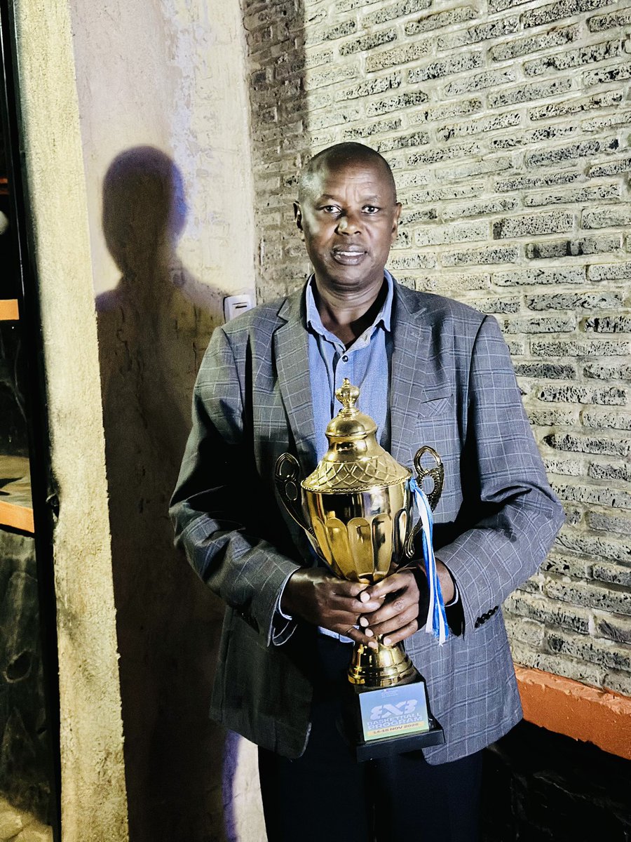 Its_kigali's tweet photo. Yesterday, Our Basketball team presented the U16 National 3*3 High School🏀 trophy to the school principal
#Hello Rwandan teams, get ready for a lot this year. https://t.co/iHNBbxqhJE