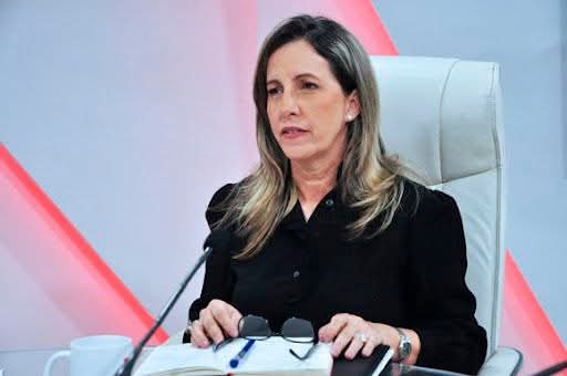 MINSAPCuba's tweet photo. 🇨🇺📢|| En el espacio televisivo y radial @mesaredondacuba  se abordaron medidas laborales en Cuba ante el recrudecimiento de hostilidad de EE.UU. 

◼️Las acciones buscan preservar la estabilidad nacional y garantizar la protección de la población en el actual contexto.

🧵1/2 https://t.co/h9hZm03YjK
