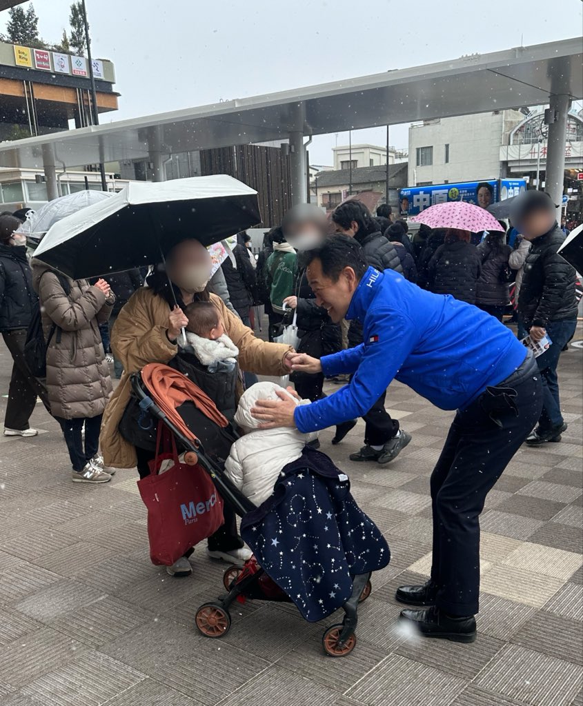 okamoto3nari's tweet photo. 中原さん、国際安全保障のプロで、即戦力です！

仮に日本が核を持てば、NPT(核不拡散条約)からの脱退となって他国から経済制裁などの対象になりかねないし、核共有でも、共有してもらう先のアメリカが反対の声明をだしているので現実的でない、と本当に分かりやすく熱弁されていました。

平和を守ることは、最も大切な政治家の責任です。

#東京12区
#中原しょうた