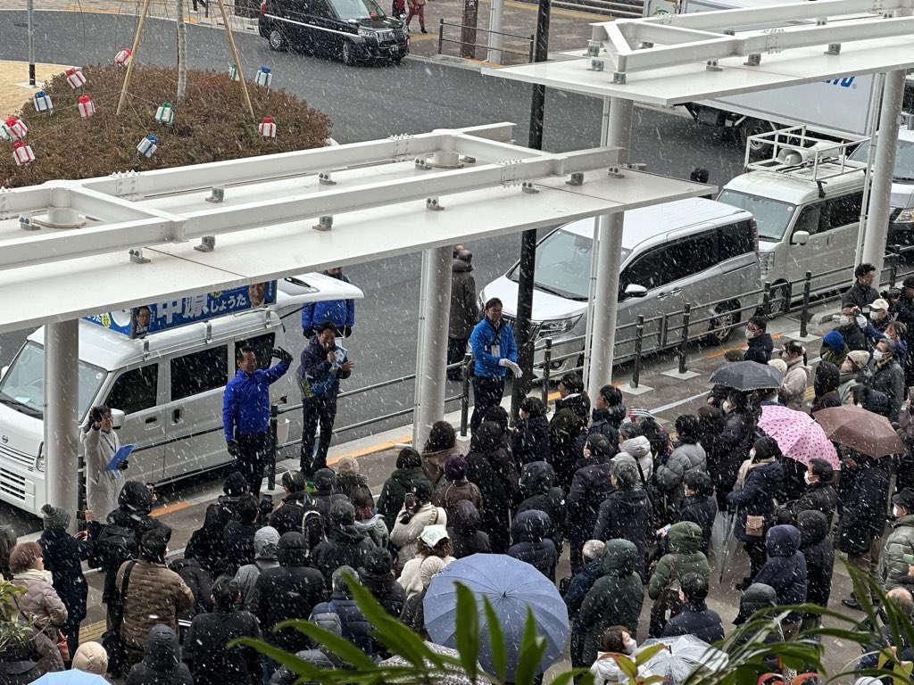 okamoto3nari's tweet photo. 中原さん、国際安全保障のプロで、即戦力です！

仮に日本が核を持てば、NPT(核不拡散条約)からの脱退となって他国から経済制裁などの対象になりかねないし、核共有でも、共有してもらう先のアメリカが反対の声明をだしているので現実的でない、と本当に分かりやすく熱弁されていました。

平和を守ることは、最も大切な政治家の責任です。

#東京12区
#中原しょうた