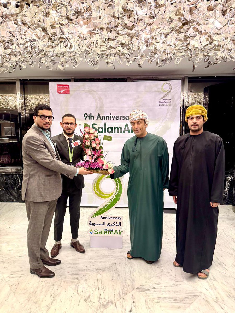 omanembassybgd's tweet photo. شارك سعادة السفي�� جميل بن حاجي البلوشي في حفل استقبال طيران السلام بدكا بمناسبة الذكرى التاسعة لتأسيسها، بحضور ممثلي قطاعي السفر والسياحة، وباهتمام إعلامي ملحوظ.
وجاءت الفعالية تأكيدًا على الدور المتنامي لطيران السلام في دعم منظومة الطيران والسياحة العُمانية، وتعزيز الشراكة والتعاون مع جمهورية بنغلاديش الشعبية الصديقة، بما يخدم المصالح المشتركة ويعكس عمق العلاقات الثنائية. ✈️🌍
