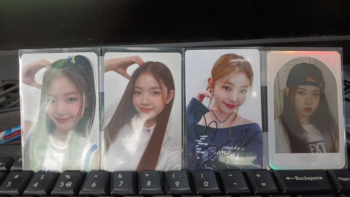 rowellgomtaengi's tweet image. Got these Oh so pretty Yoona photocards from @bymiemowww
Sa wakas meron na akong signed pc!!!

#Yoona #오윤아 #オユナ #UNIS #유니스 #ユニス
#tysmnawmi