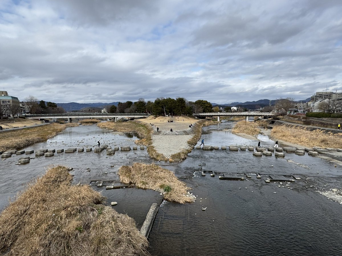 レールに乗らない人生って綱渡りみたいなものだから、結局何かに乗っている。