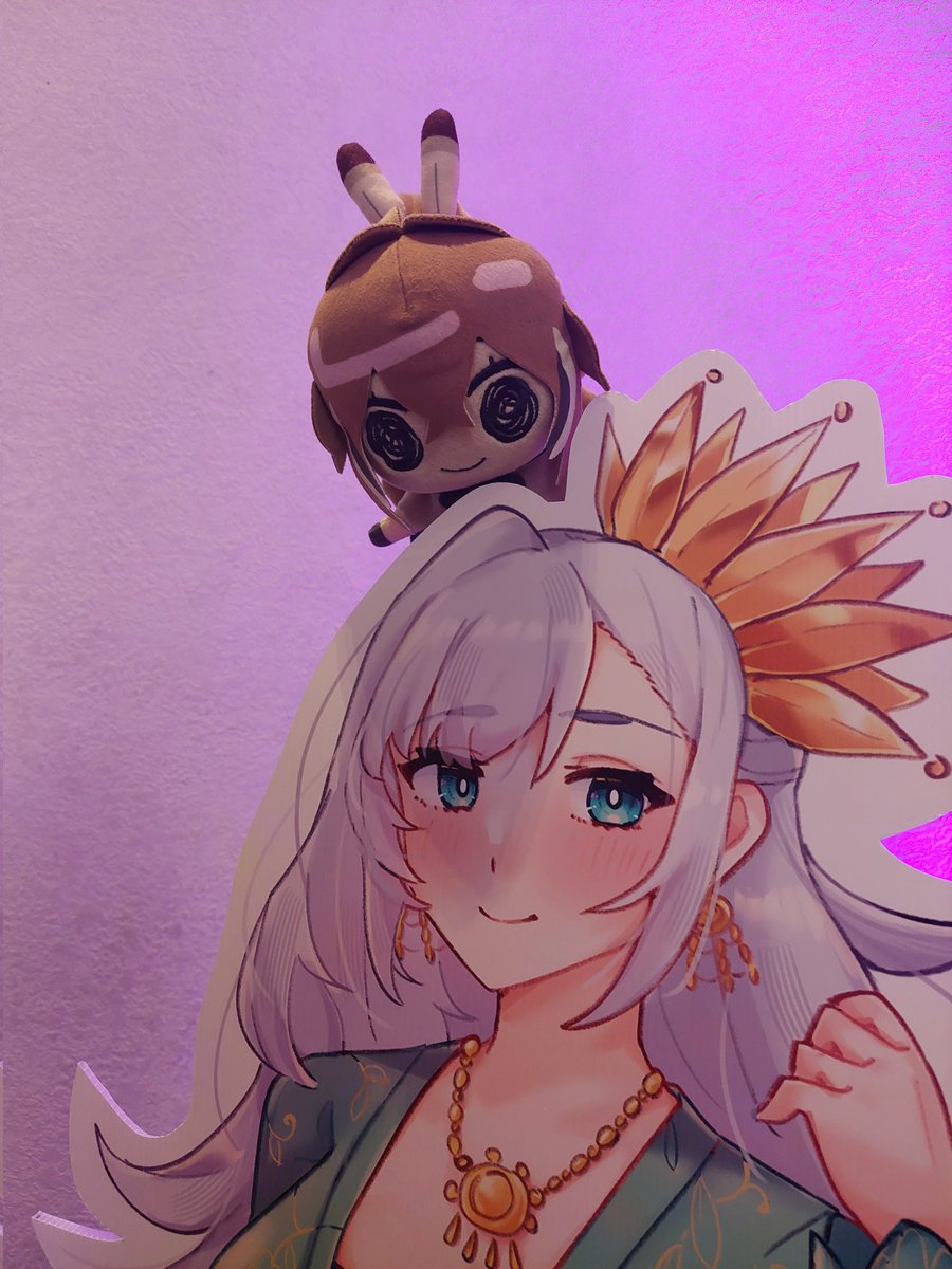 SynergyREEE's tweet photo. Cute Reine standee:
Evil and intimidating moom plushie:
#welcomehololivetothailand https://t.co/EZRlb7Shpq