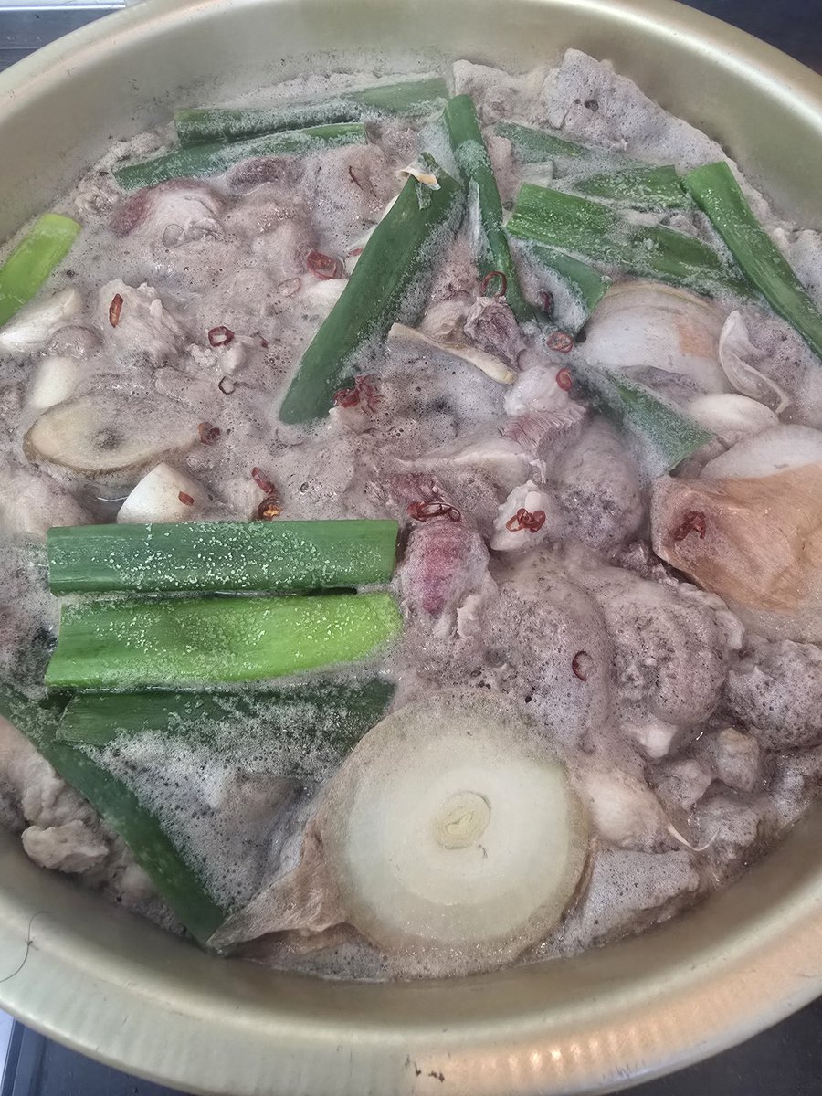 熊鍋仕込み中🍲