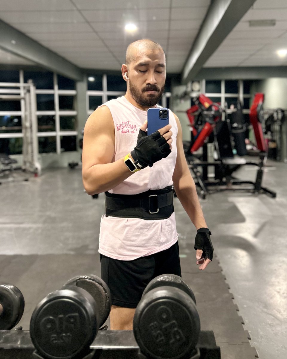 idespisecats's tweet photo. ✨JAN 2026✨

❌Seed oil
❌Sugar
❌Gluten
❌Processed/fast food
❌Deep-fried food
❌Sedentary lifestyle

✅Low sodium/carb
✅Jog/brisk walk 2X/week
✅Weightlifting 5X/week
✅Sleep 7-8 hours/day
✅More sun exposure
✅Avoid unnecessary drama

➡️ JAN-2026: 70 kg.
➡️ BMI:  23.7 😭 https://t.co/rlikAbd78f