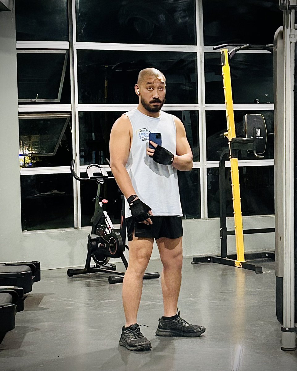 idespisecats's tweet photo. ✨JAN 2026✨

❌Seed oil
❌Sugar
❌Gluten
❌Processed/fast food
❌Deep-fried food
❌Sedentary lifestyle

✅Low sodium/carb
✅Jog/brisk walk 2X/week
✅Weightlifting 5X/week
✅Sleep 7-8 hours/day
✅More sun exposure
✅Avoid unnecessary drama

➡️ JAN-2026: 70 kg.
➡️ BMI:  23.7 😭 https://t.co/rlikAbd78f