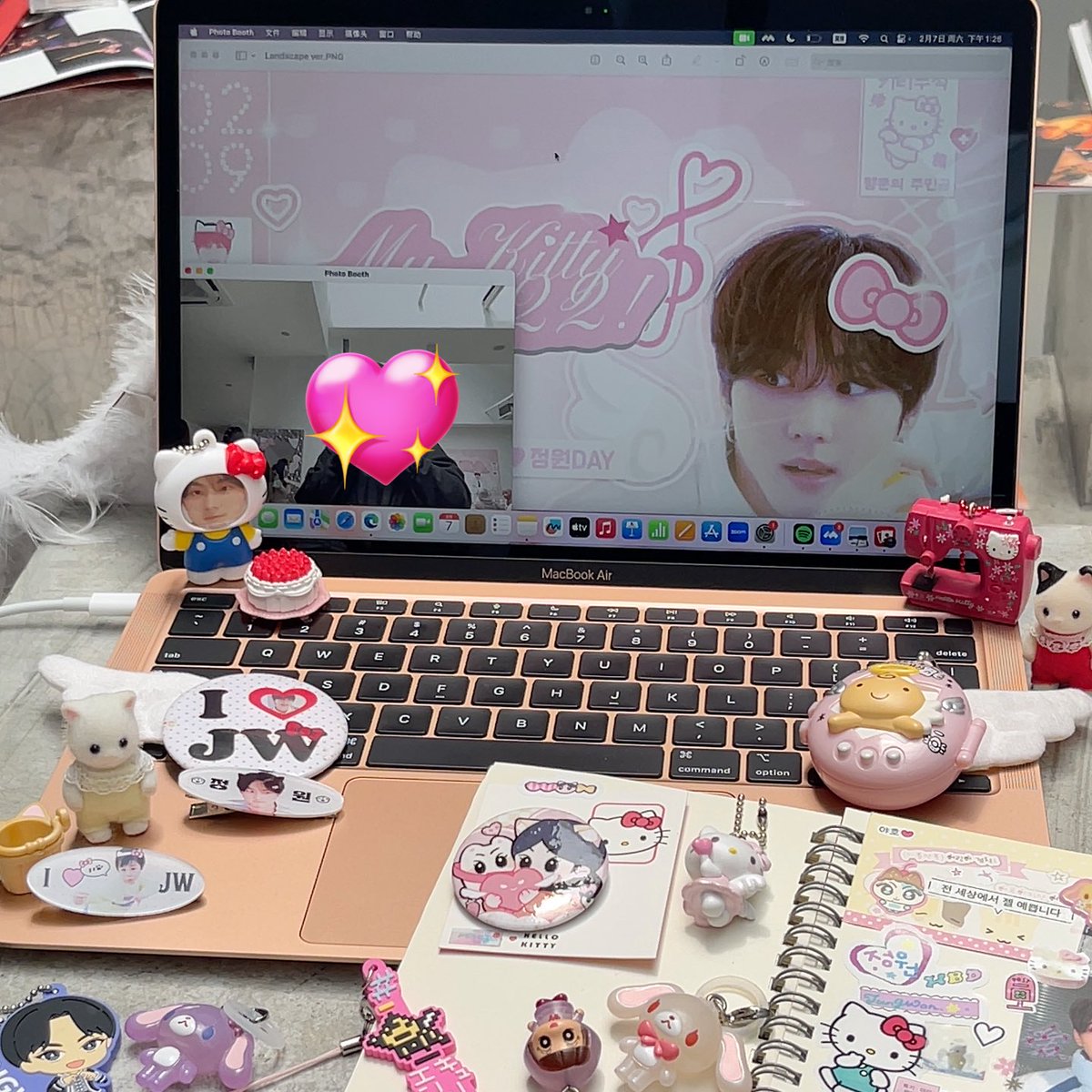 Here at ִ𓂃 𓈒 ᨳ𝑀𝓎 𝒦𝒾𝓉𝓉𝓎⟆  𝐿𝑜𝓋𝑒!𝄞♡︎ ִ𓂃 𓈒𓏸
until 5pm! 📍🎀 ♬ 𝗦𝗶𝗹𝘃𝗲𝗿𝗳𝗼𝘅 𝗰𝗮𝗳𝗲, 𝗞𝗟 #enhypen #jungwon