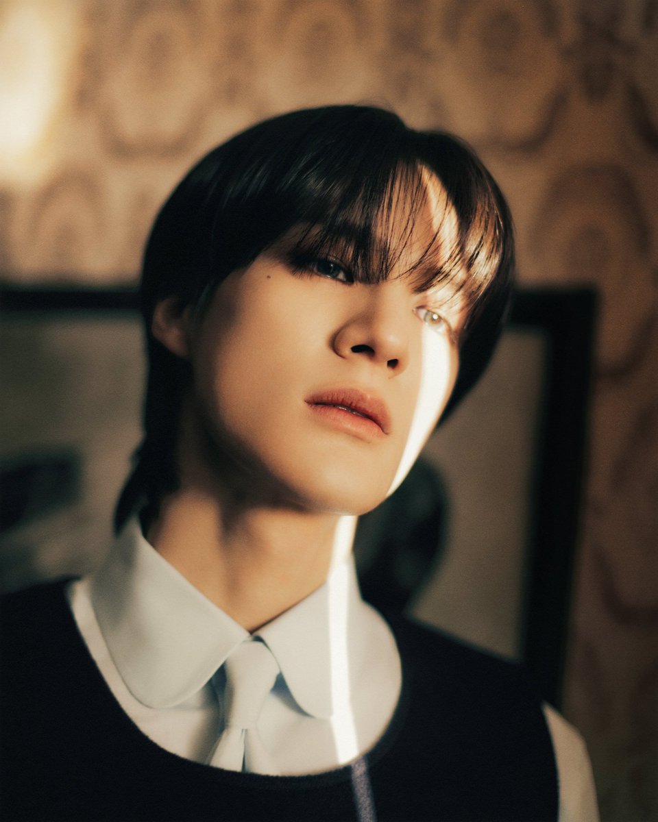 jeno in SM's sculpture line