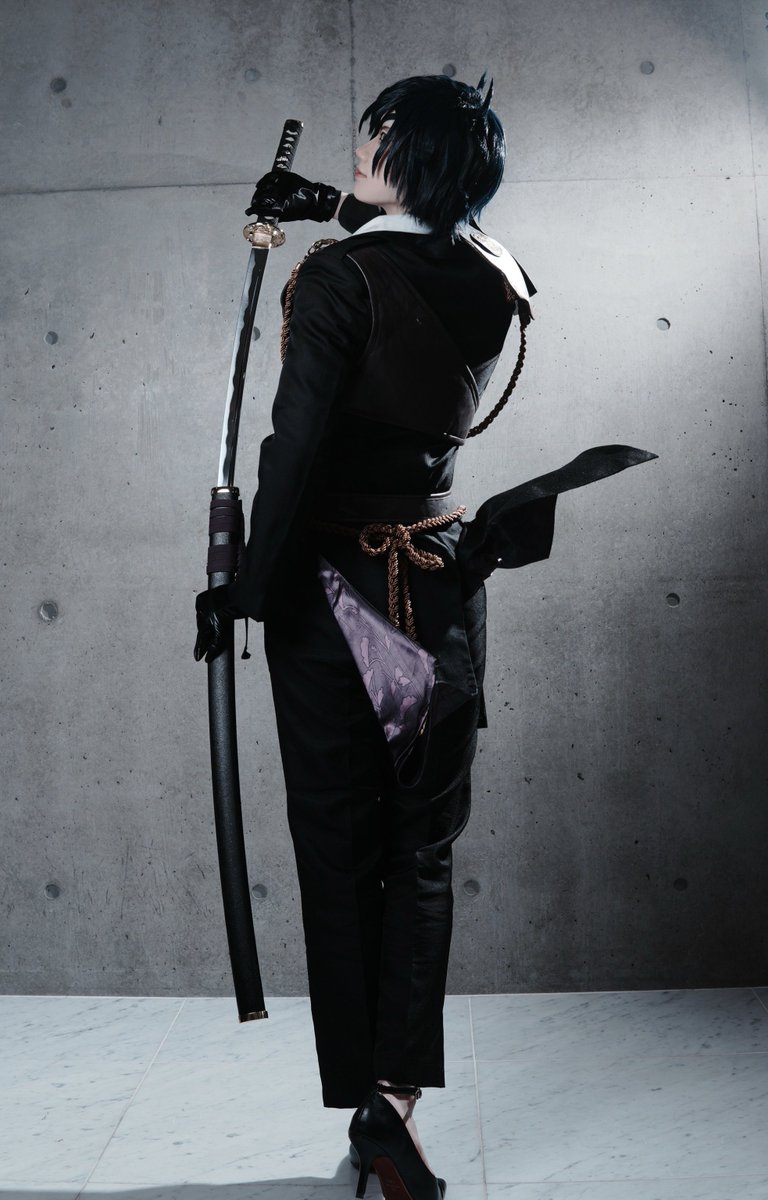コスプレ cosplay
⚠︎捏造/ハイヒール

先日のkazkiさん本丸での光忠です👠

 #ハイヒール男士0131