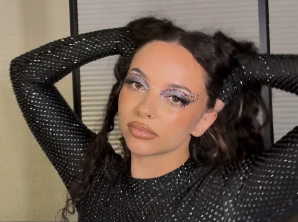 ITgirlJADE44's tweet photo. JADE’s makeup for her show in Seattle is STUNNING! 😍💜

📸 &amp; glam by Byron London. https://t.co/ErypsDSEIJ