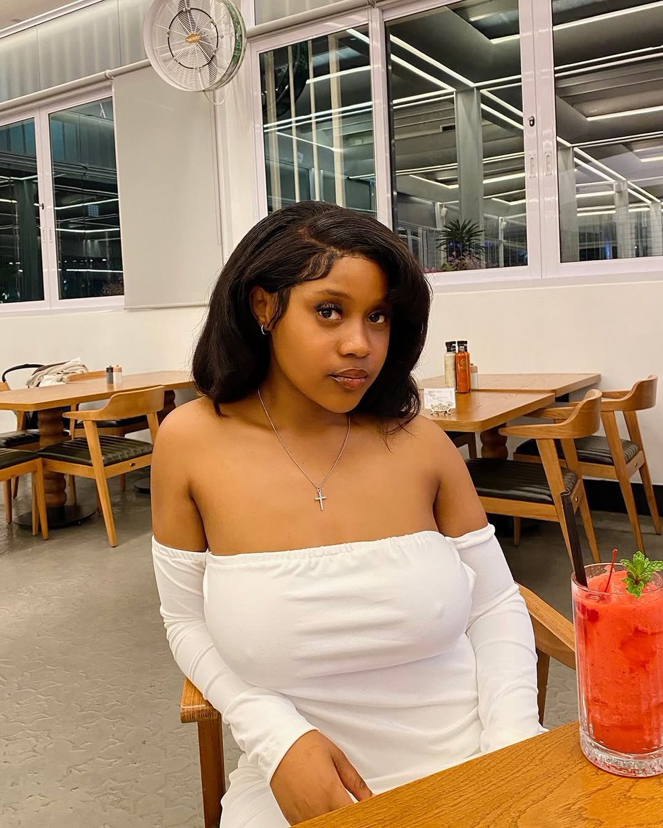 itoroskimanfred's tweet photo. Stepmom asking me if I can swear that am single without a s*xmate😔♥️ https://t.co/Rn6uAbw6Pq
