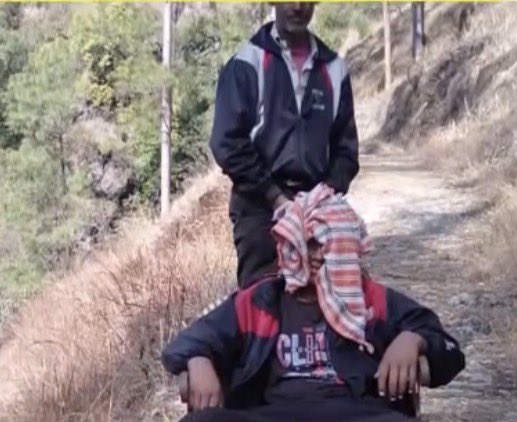 Two former soldiers. One district. The same neglect.

In Fulwadi village, Kapkot (Bageshwar district), retired soldier Kushal Singh fell ill. With no motor road to his home, villagers had no option but to carry him on a dandi-kandi for kilometres to reach medical help.

In