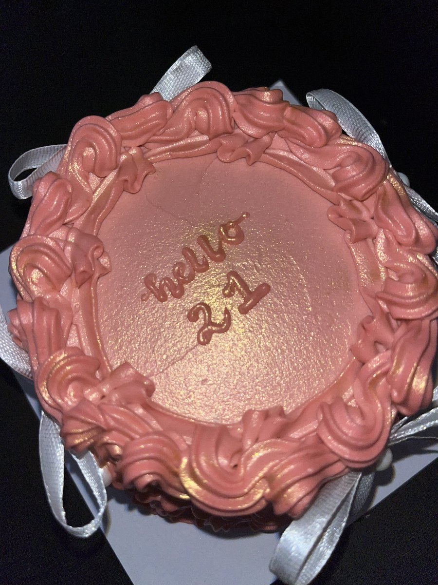 vonrozanov's tweet image. 21 with no kids