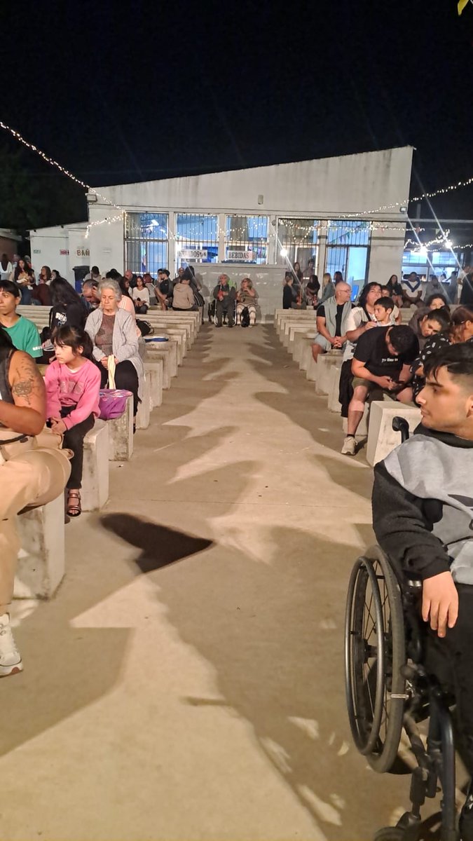 ¡Muchas gracias, Punta Rieles!

Compartimos una hermosa noche de carnaval junto a los vecinos de una gran barriada carnavalera.

Este sábado nos vamos al Molino del Galgo, en la Unión y el domingo volvemos al Collazo con la penúltima etapa de la primera rueda.