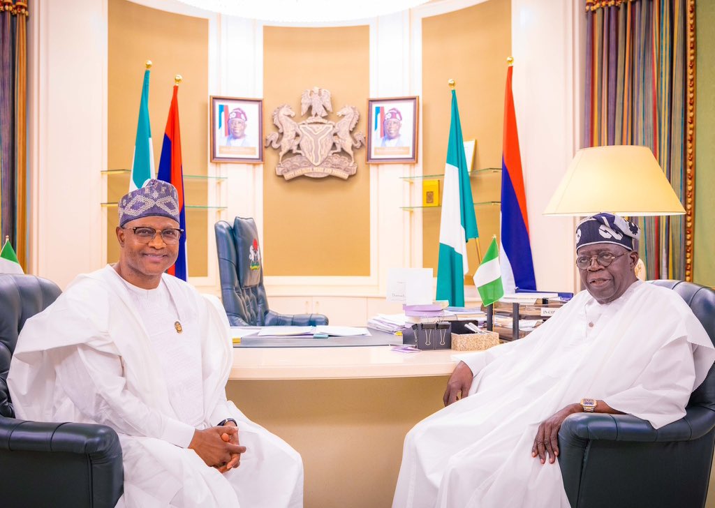 jibreelKhalil's tweet image. Show me a picture of your governor sitting face to face to the president on the visitor’s seat. There’s level to this game. Protocol broken, the first to have ever happened in the history of this country. When trust and loyalty lead, protocols bend.