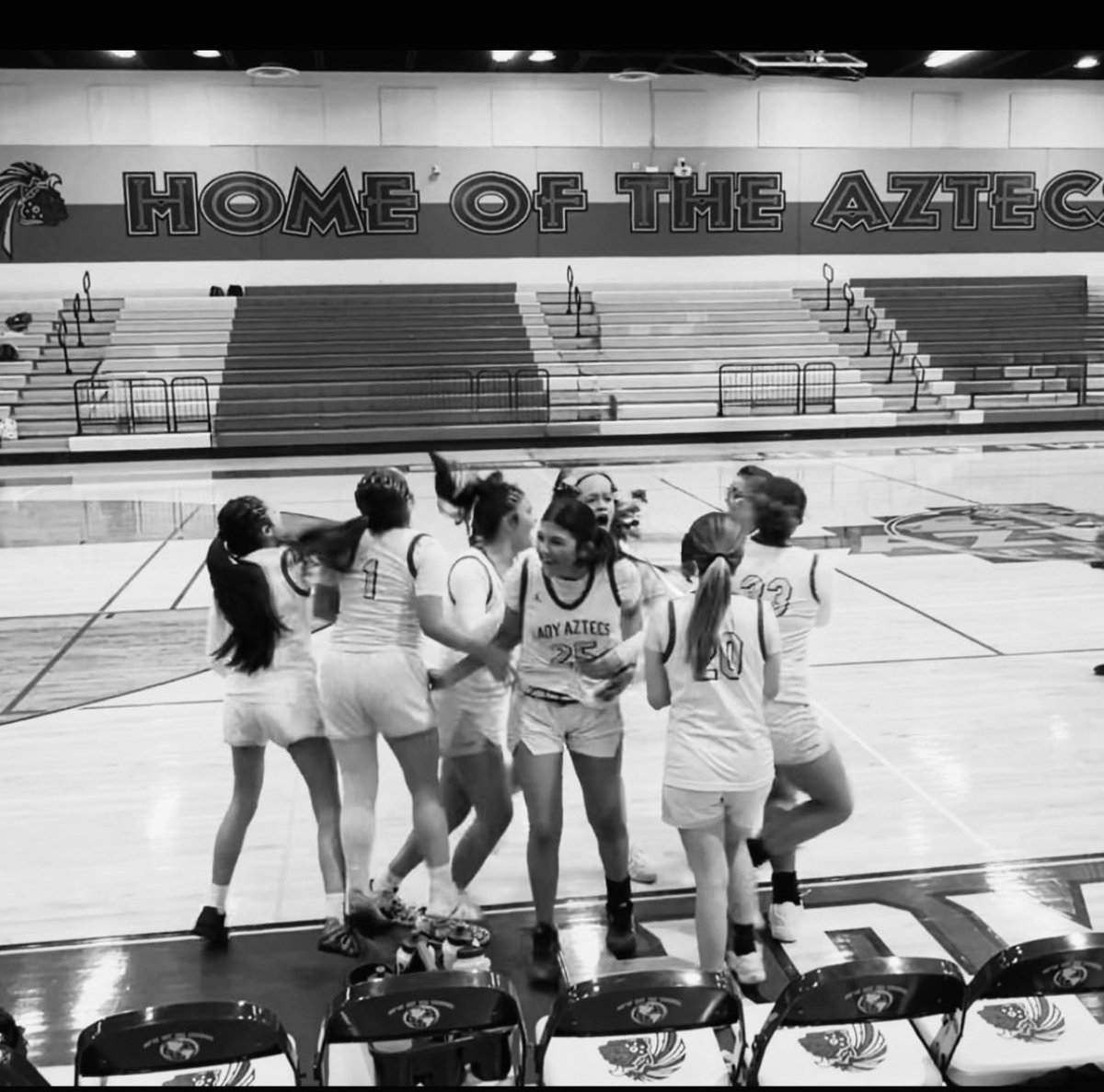 ๐๐๐ง๐๐ฒ ๐๐๐ง๐๐จ๐๐ค ๐ tweet media