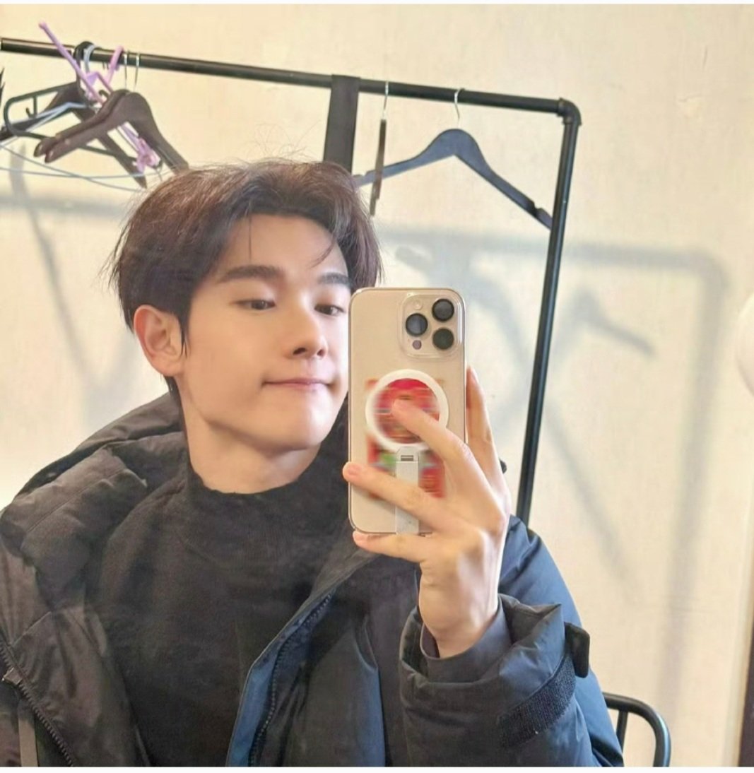 Nica96786964's tweet image. วู้ววววเจ้าเด่กตัดผมใหม่
หล่อจัง
มีรัยดีๆกับทรงผมใหม่มัย....
#นายท่านกรชิต #高卿尘
#GaoQingchen #Nine
@naninenai99