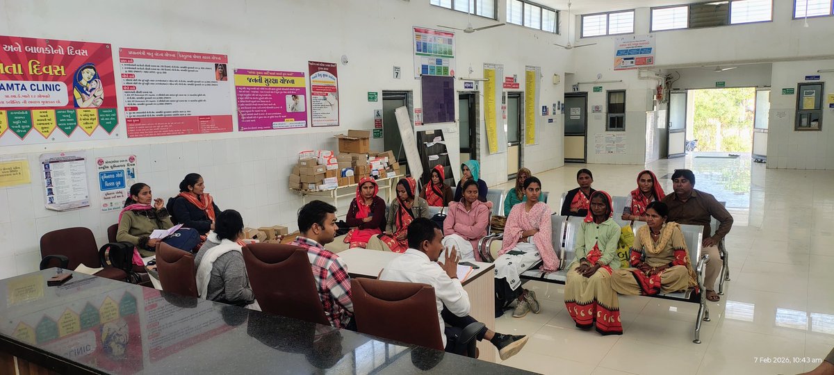 આજે <a href="/phckamodibk/">PHC KAMODI</a> ખાતે શનિવારની આશા બહેનોની બેઠક યોજાઈ, જેમાં તમામ બહેનોએ ઉત્સાહપૂર્વક ભાગ લીધો અને ગામના આરોગ્ય કાર્યો અંગે ચર્ચા કરી. 

બેઠક દરમિયાન આરોગ્ય સેવાઓને વધુ અસરકારક બનાવવા માટે બહેનો દ્વારા ઉપયોગી સૂચનો આપવામાં આવ્યા.
<a href="/CMOGuj/">CMO Gujarat</a> 
<a href="/prafulpbjp/">Praful Pansheriya</a>