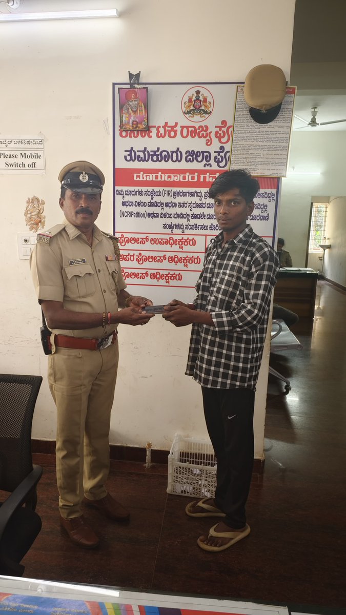 SPTumkur's tweet photo. ನಮ್ಮ ತುಮಕೂರು ಜಿಲ್ಲೆಯ ಪೊಲೀಸ್ ಠಾಣಾ ವ್ಯಾಪ್ತಿಗಳಲ್ಲಿ ಕಳೆದು ಹೋಗಿದ್ದ  #JayanagaraPS #TumakuruRuralPS ನ ತಲಾ 01 #TumakuruTownPS ನ 02 ಮೊಬೈಲ್ ಫೋನಗಳನ್ನು #CEIR ಪೋರ್ಟಲ್ ಮೂಲಕ ಪತ್ತೆ ಮಾಡಿ ವಾರಸುದಾರರಿಗೆ ಹಿಂದಿರುಗಿಸಲಾಗಿರುತ್ತದೆ.
#TumakuruDistrictPolice
#LostMobileTraced
#CEIRPortal
@venkatashok   
@KarnatakaCops