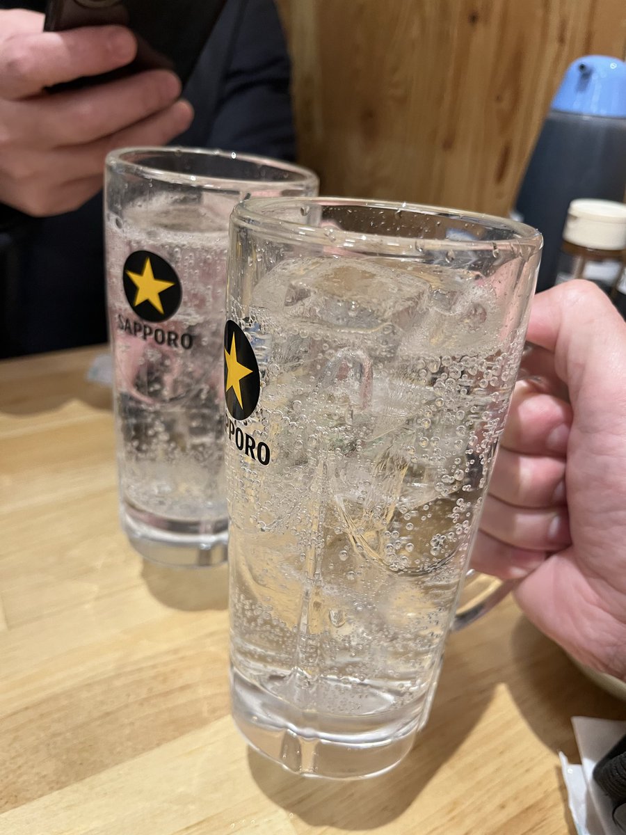 初訪問の沼津港サンパチ酒場さんで、美味しいナス揚げとマグロ中落ちをいただきました👍🍻✨