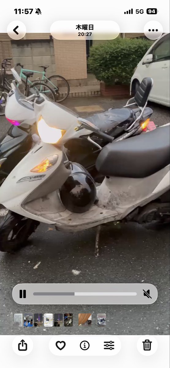 happinessfull88's tweet image. あまりにも惨い姿のバイク🛵
一枚目は元の姿。

プリウスにドラレコはなく、
事故当時、反対車線で赤信号で停止していた方がドラレコの映像を提供してくださったようです。
反対車線なのだから、そのまま走り去ることもできたでしょうに。

直ちに交通整理、警察や救急車への連絡、全てしてくださった