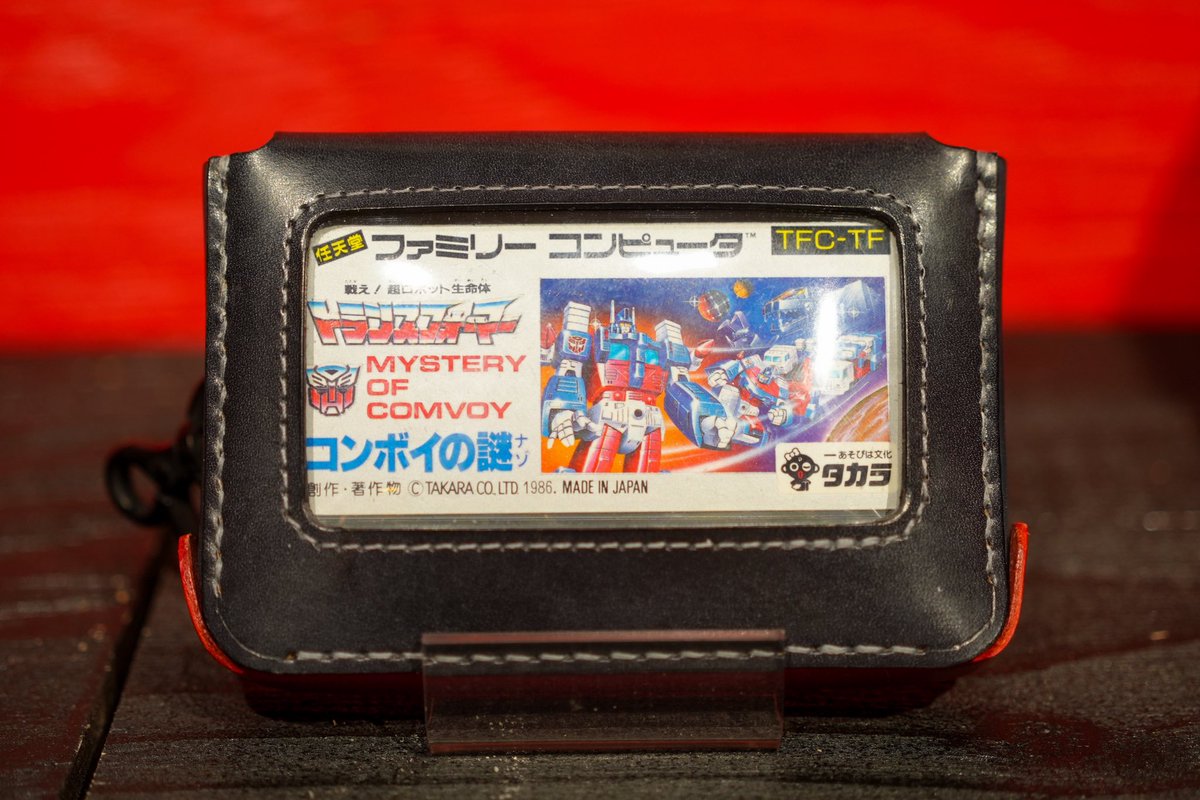 ROM CASSETTE HOLDER』 お気に入りのカセットをファッションアイテム