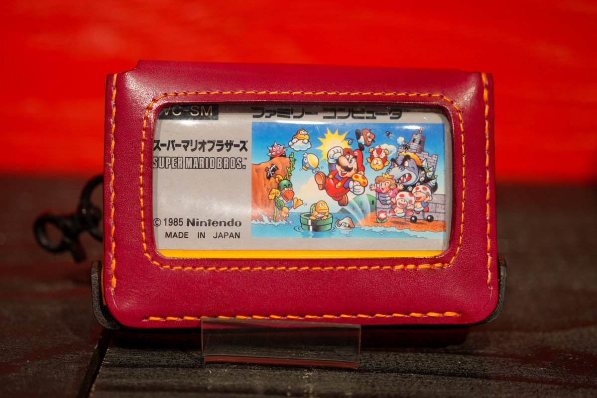 ROM CASSETTE HOLDER 名古屋限定 謎の店キャラバン ROM CASSETTE HOLDER』 お気に入りのカセットをファッションアイテム