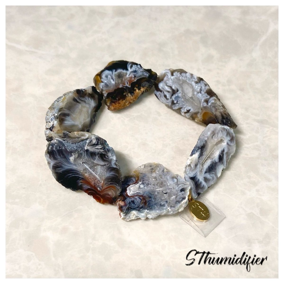 石ヂカラに全面的に頼った！
ブレスレット
ハンドメイド。
今日は「極悪女王」を観ながら
（期日前は行ってきましたよ〜）
#ハンドメイド
#ドゥルージー