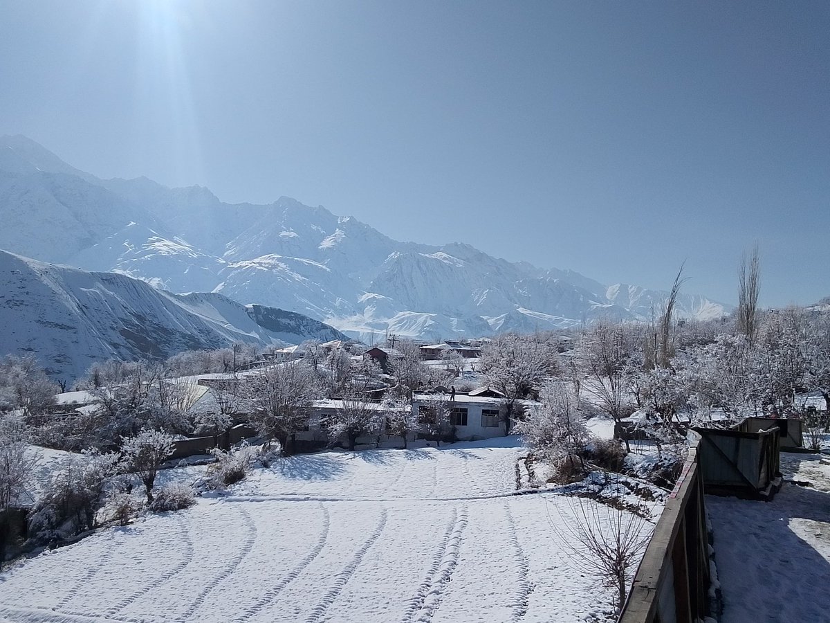 moderaku's tweet photo. This is how mornings look in Chitral. Retweet if you're a winter season lover 😍 https://t.co/6AHvZxJjPi