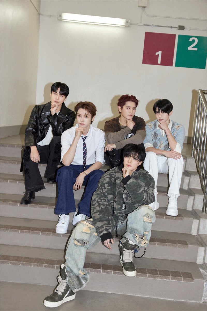 they call this line 조각상즈 (statuez) because of their sculpture like visual 😅