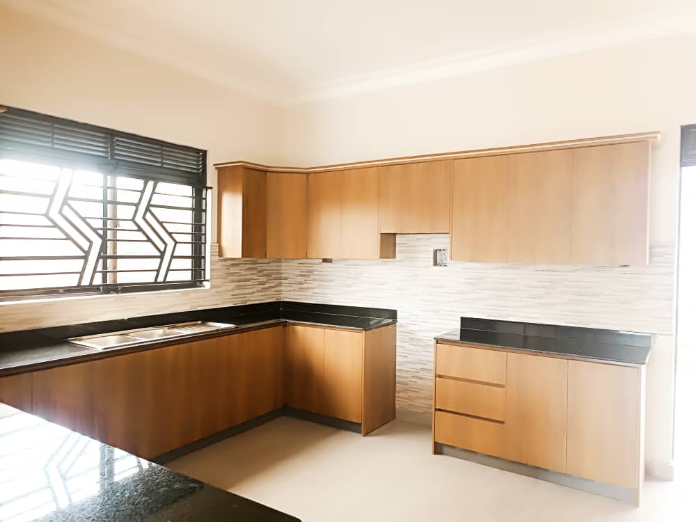 shukranproperty's tweet photo. HOUSE FOR SALE IN NAMUGONGO
#3bedrooms #2bathrooms & 1boys_quarter
Sited On #13Decimals private mailo land title
Selling Price at #270m Ugx
0706592177 https://t.co/GYXFWPoKPk