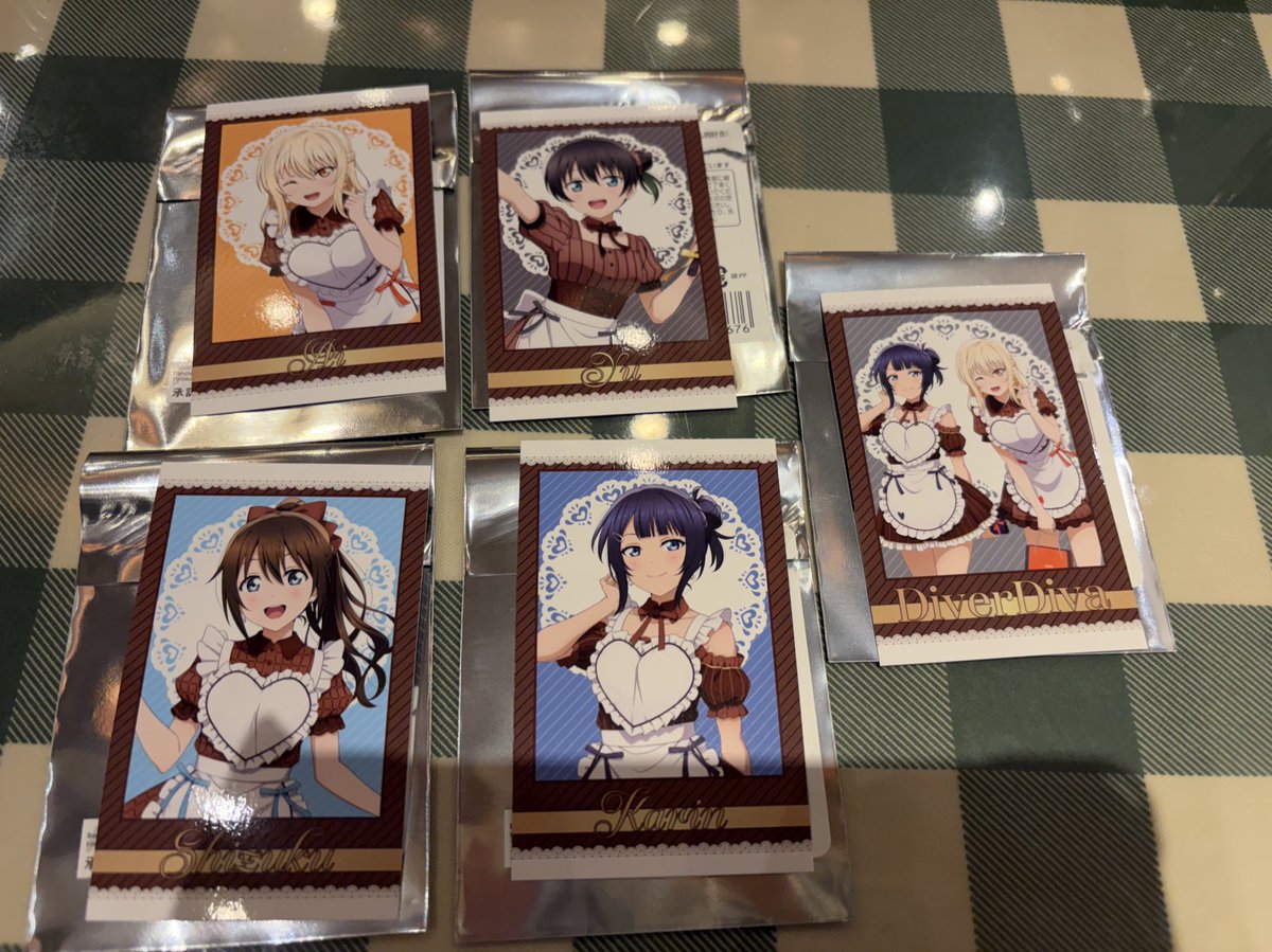 kzsnosuke's tweet photo. 虹ヶ咲　バレンタイン
フォトカード
交換譲渡
譲…愛、侑、しずく、果林、DiverDiva
求…かすみ1＞可可、すみれ各1＞定価+送料

かすみ決まり次第譲渡可能。
かすみとの交換と譲渡は本日有楽町手渡し優先 https://t.co/Xh4EQhtEu0