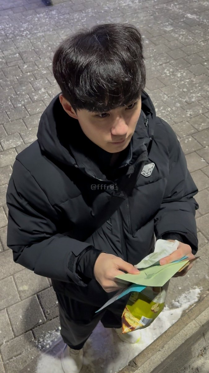 푸로 tweet media
