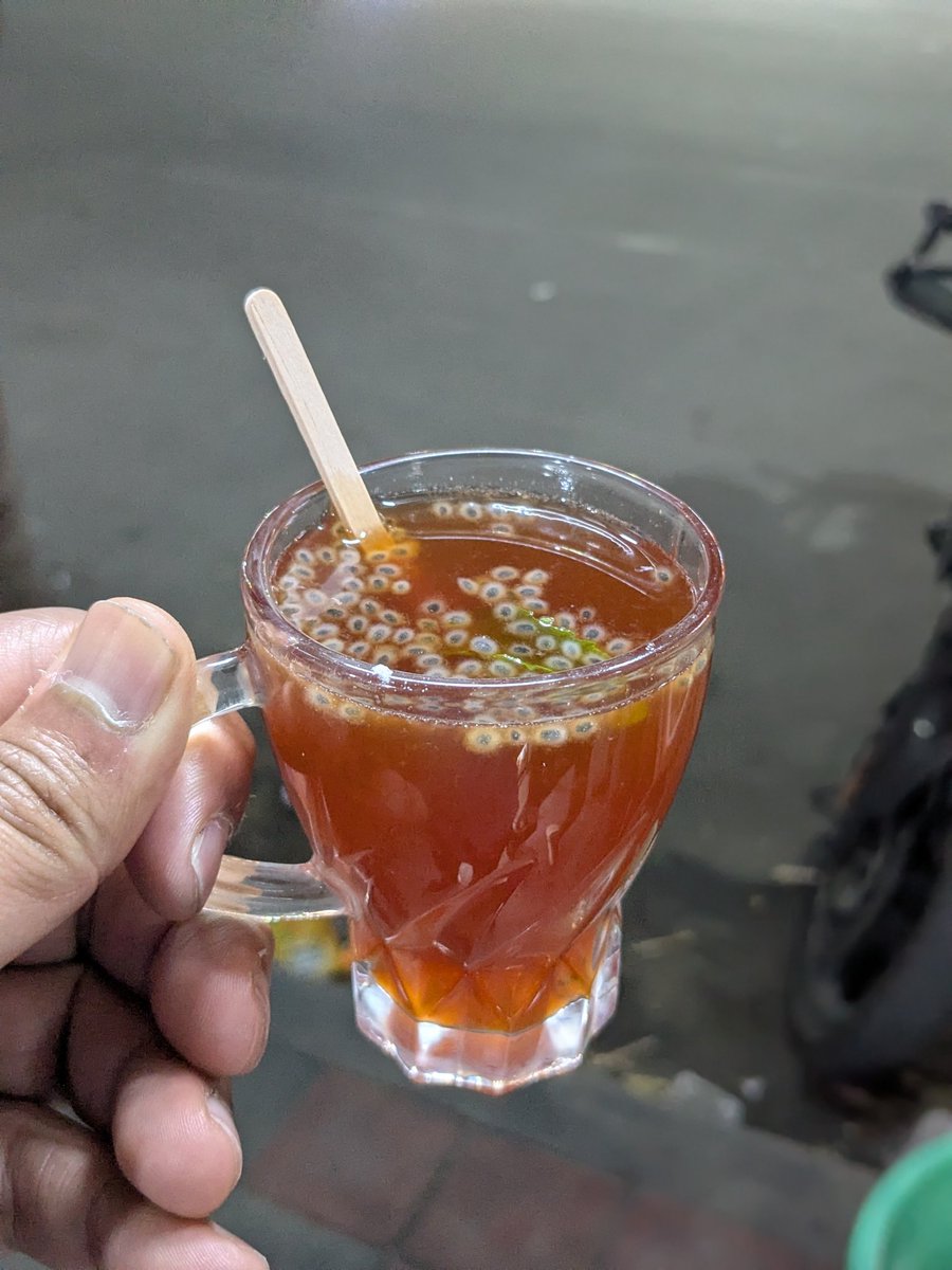 Puru_Rastogi's tweet photo. Lemon tea with chia seeds... BLR ❤️ https://t.co/P3sTJ9uTOM