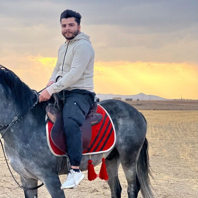 داداش قشنگم باورم نمیشه که از نبودنت ۳۰ روز گذشته
فدات بشم امیرر
کجایی پسررر
چرا جواب نمیدی امیررر
پاشوووو امیرررر
پاشوووووو
#امیرمحمد_استاددوست