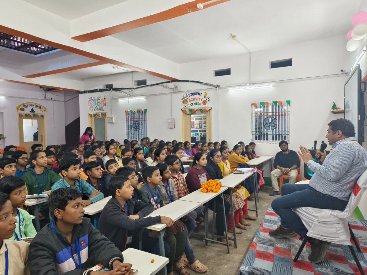 Kuldip Sir’s visit to Vriksh Pathshala and an inspiring online session by Dr. Surya Prakash (SRCC) motivated our students through guidance and real-life insights, helping them think beyond textbooks, gain clarity, confidence, and strong values.