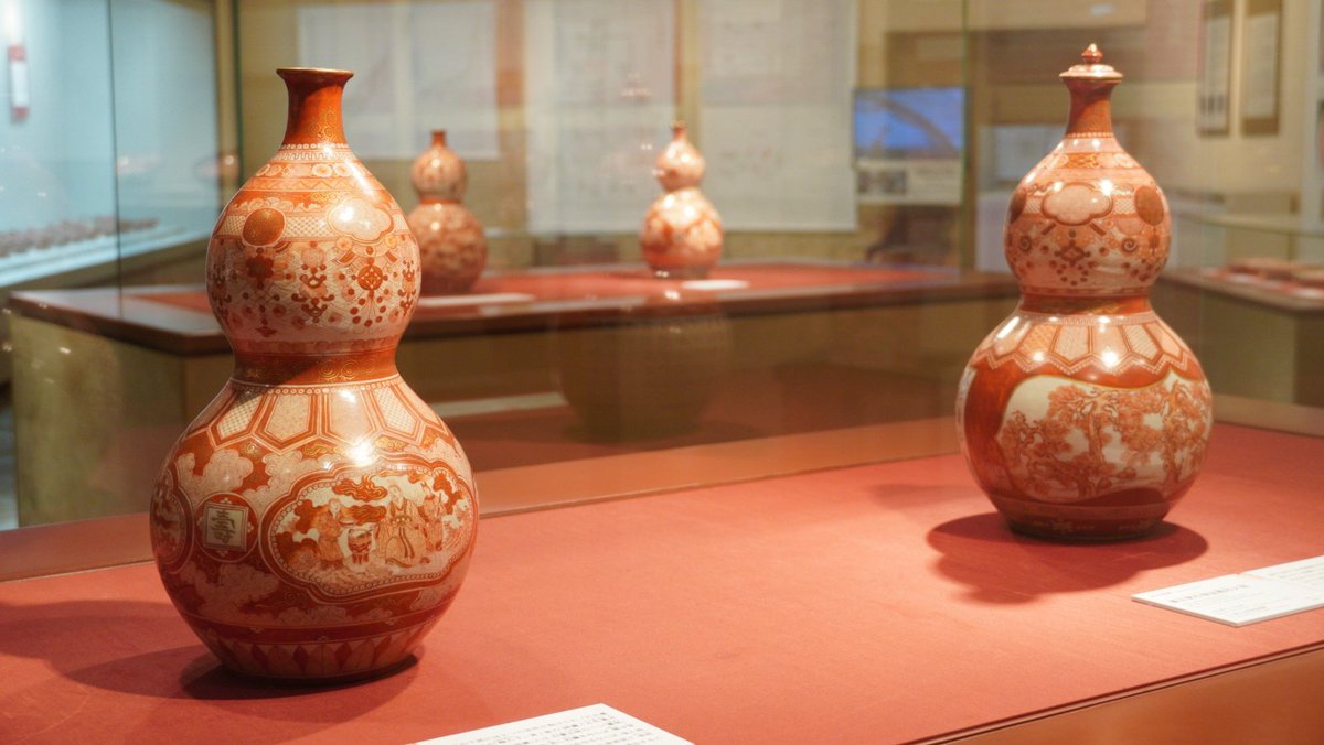 開催中の企画展は九谷赤絵。 綺麗な赤色…… 見事な鳳凰のお皿に見惚れました