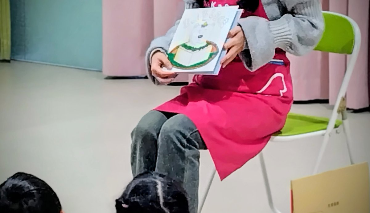 kenji_bungaku12's tweet image. 【速報】声優の表現を活かした絵本読み聞かせ・紙芝居実践プロジェクト（第２弾）実施

先日、東雲キャナルコート NURSERY SCHOOLにて、声優・大西亜玖璃さんをお招きし、絵本と紙芝居の読み聞かせを行いました。
この模様は３月半ば以降、配信いたします。

#声優
#読み聞かせ
#絵本
#紙芝居
#保育園