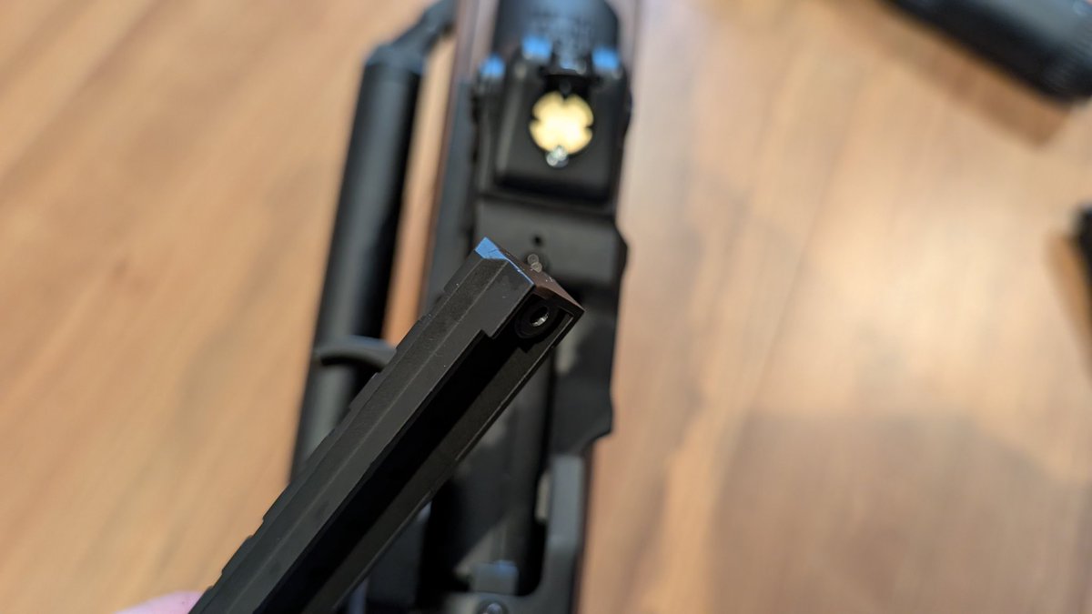 kiyosubro's tweet photo. DOUBLE BELL Mini-14
あともう一つ流石ポイント。
マウントレール、何でこんなに曲がってるだよ···面倒くさい。と思っていたら、
そもそも取り付けミスってる。
レールひん曲がっている同志たちよ、チェックするのだ。 https://t.co/F4OJXPk96a