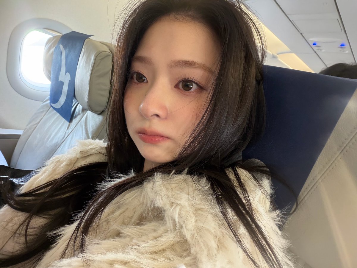 nk00_0707's tweet image. 프사는 귀여운 게 짱이지 &amp;lt; 하고 바꾼 프사가 자기 기내셀카인 거 존나 귀여움;;