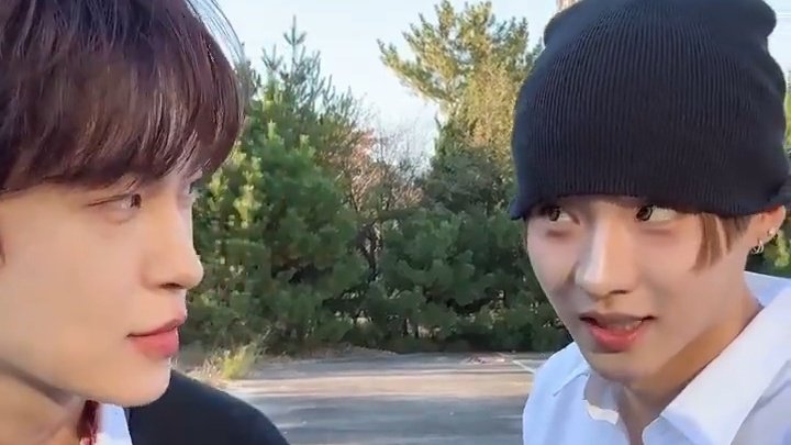 born03x's tweet photo. 눈맞춤, 지들끼리 좋아 죽기
커플 릴스의 정수만 담긴 거 ㅈㄴ 웃겨 https://t.co/u0Vo8q3W8M