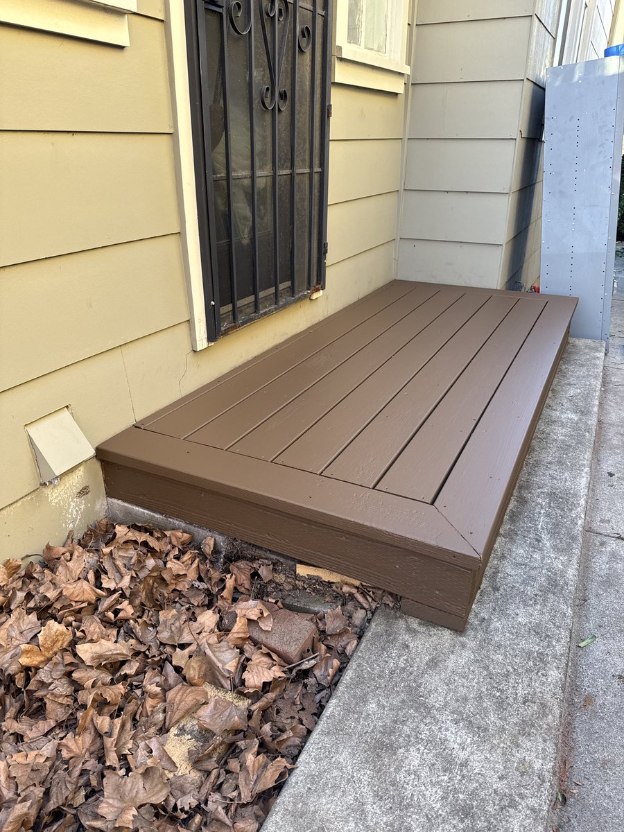 StanleySureFit's tweet photo. Before &amp; After of a side yard porch we painted! 🇺🇸

#painting #porch #deprem #handymanservices #crockettca #sstvi #handyman #AHOF #bayarea #trivalley https://t.co/BqeFQbWb9Q