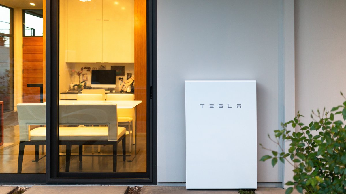teslajapan's tweet photo. 寒波が来ても、Powerwallがあれば安心☃
停電時にも、暖房、照明など、家じゅうへ電気を送り続けます。 https://t.co/W8Xapaxj3a