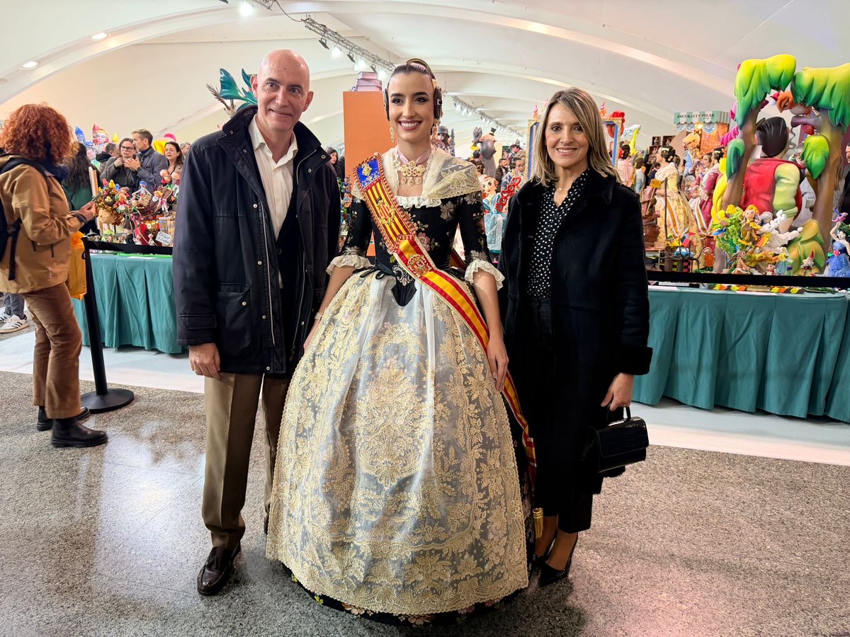 MncGCS's tweet image. Inauguración de la Exposición del Ninot con 766 figuras representativas de 382 fallas, en la que no han faltado las emblemáticas escenas de sátira tan características de los monumentos falleros.