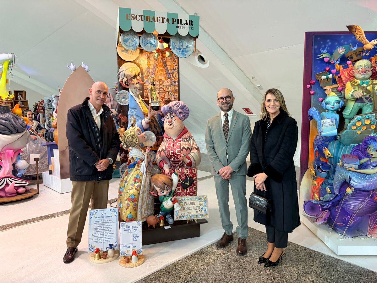 MncGCS's tweet image. Inauguración de la Exposición del Ninot con 766 figuras representativas de 382 fallas, en la que no han faltado las emblemáticas escenas de sátira tan características de los monumentos falleros.